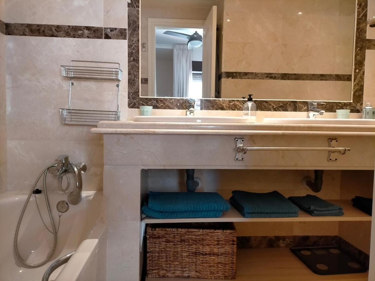 Appartement Met Zeezicht En Vlakbij Het Strand Manilva Bagian luar foto