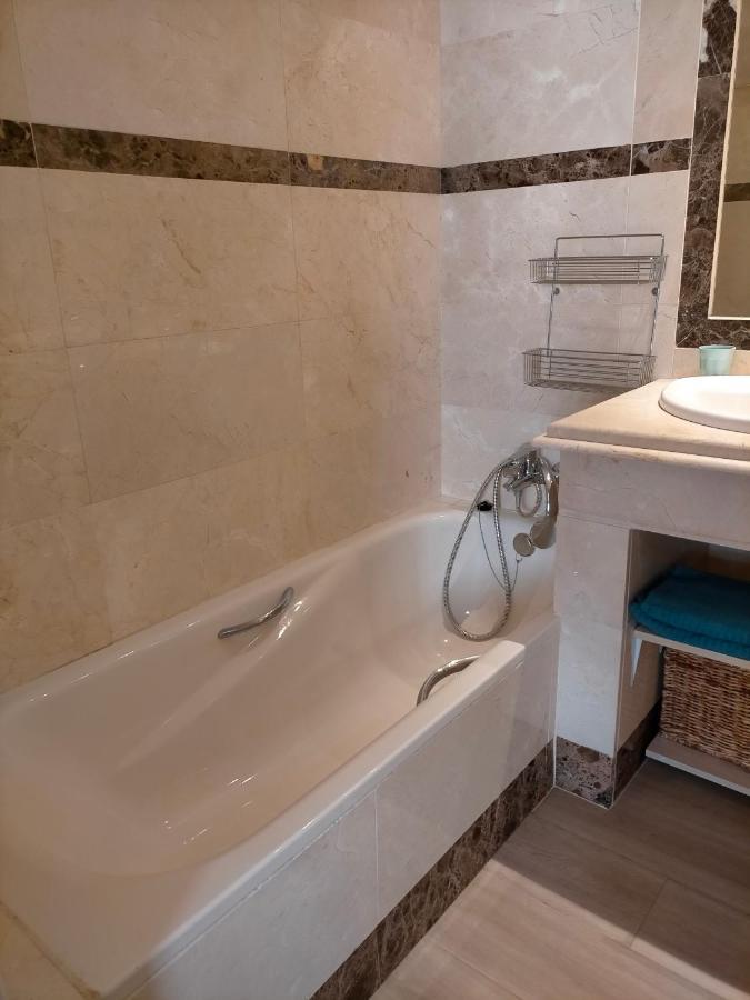 Appartement Met Zeezicht En Vlakbij Het Strand Manilva Bagian luar foto